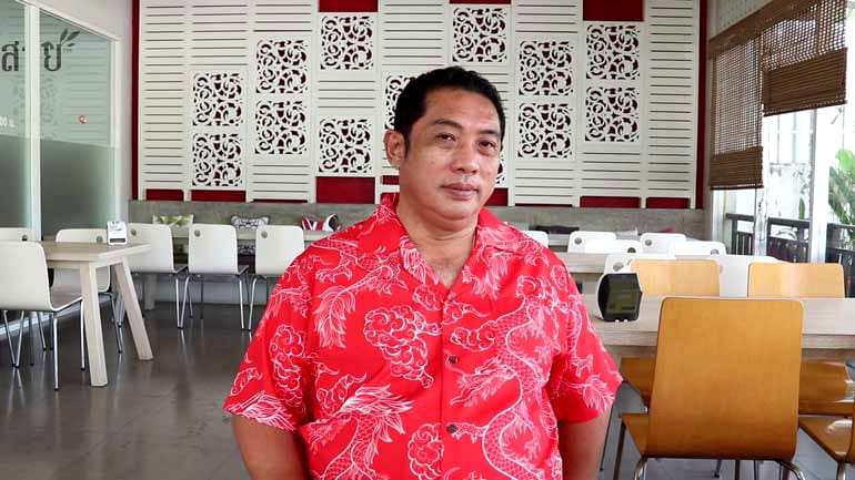 Burgemeester Pattaya vastberaden over beleid ondanks aandringen uit de barindustrie voor latere openingstijden