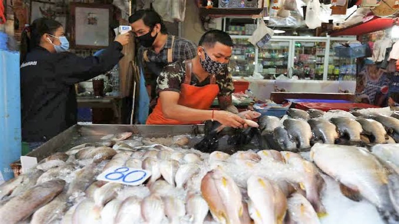 Onderzoek toont aan dat verkopers op de Thaise markten een hoog risico op infectie lopen.