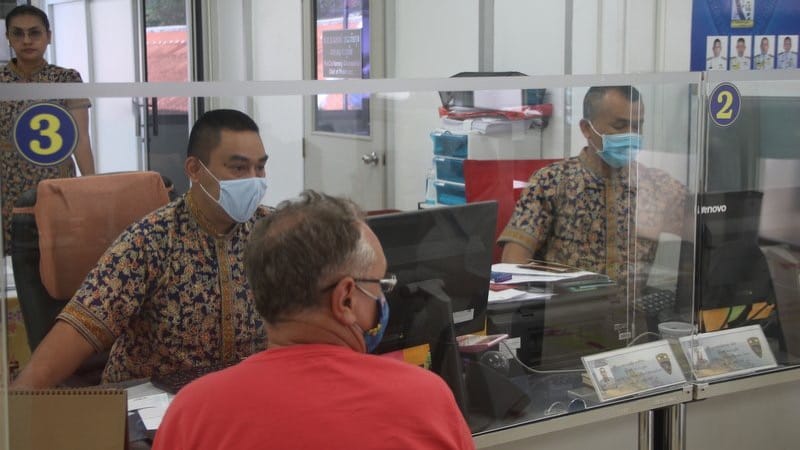 Immigratiedienst Phuket komt de buitenlanders een beetje tegemoet bij verlenging van hun visum