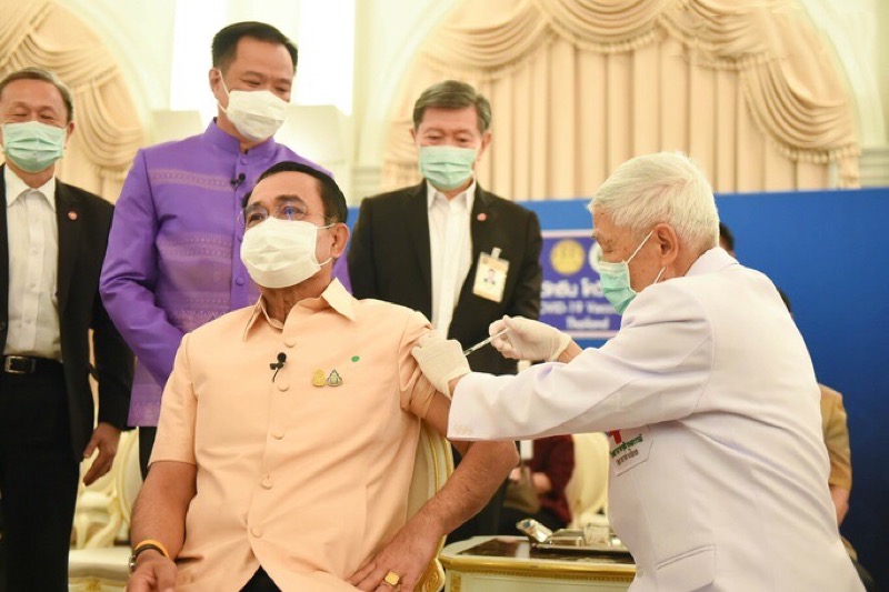 Premier Prayut en zijn kabinet zijn ingeënt met AstraZeneca preparaat