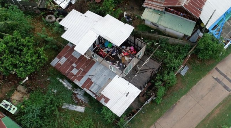 Soldaten van het Thaise leger repareerden in de provincie Khon Kaen meer dan 500 door een storm geruïneerde huizen