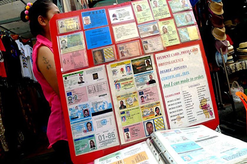 Buitenlanders in het bezit van Thaise identiteitsbewijzen
