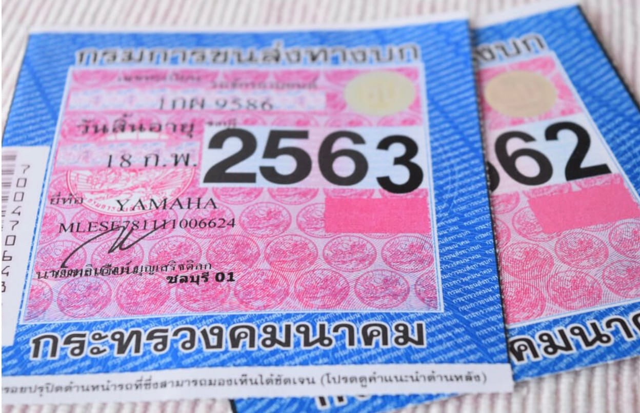 Het Thaise ministerie van landtransport roept voertuigbezitters op om de mobiele app te gebruiken om autobelasting te betalen