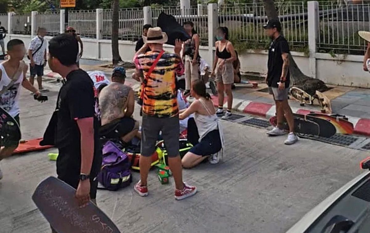 De kustplaats Pattaya trekt de knip na ongeval met 2 jonge skaters in het ziekenhuis belandde
