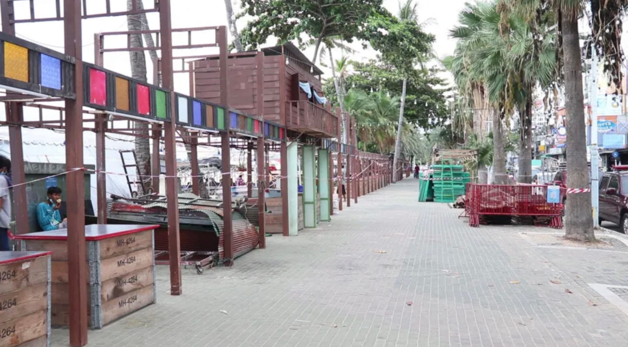 De burgemeester van Pattaya kondigt aan, nu dat Chonburi een rode zone wordt, dat het Pattaya Music Festival wordt uitgesteld.