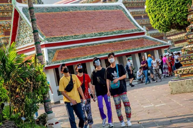 Uit een Thaise enquête blijkt dat het Chinese toerisme wacht tot de quarantaine wordt opgeheven