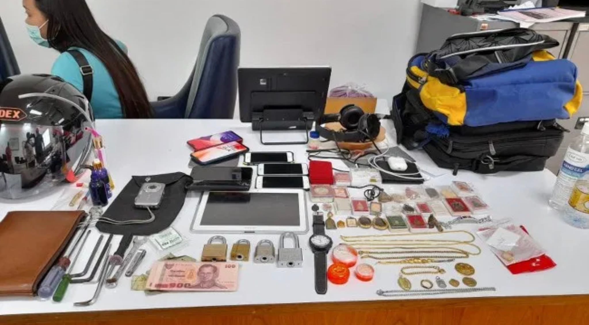 Seriële dief die als gevolg van Covid19 pandemie zijn inkomen verloor in Sri Ratcha opgepakt