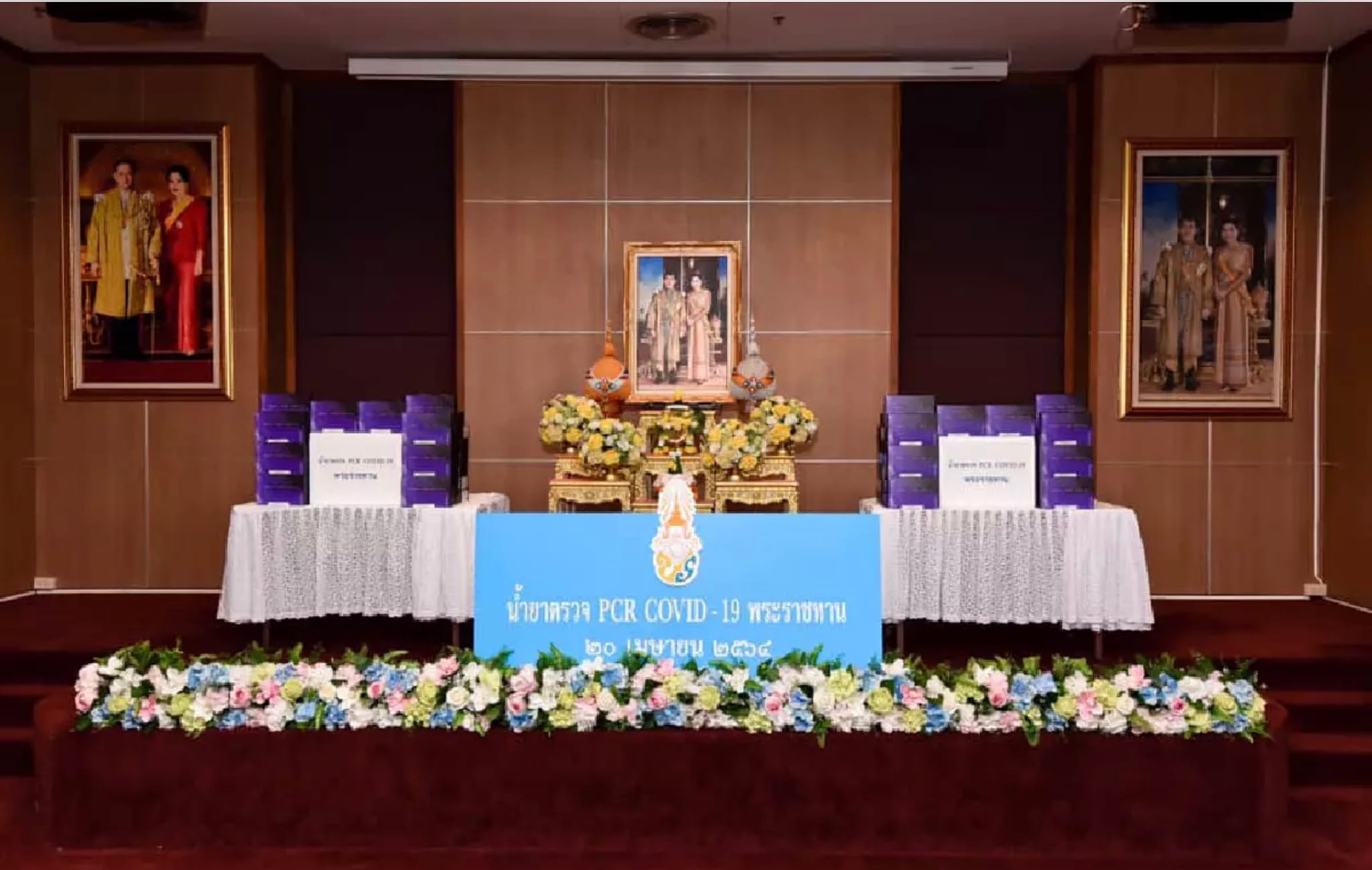 Hunne Majesteiten schenken voor bijna 14 miljoen Baht aan Covid19 sneltesten