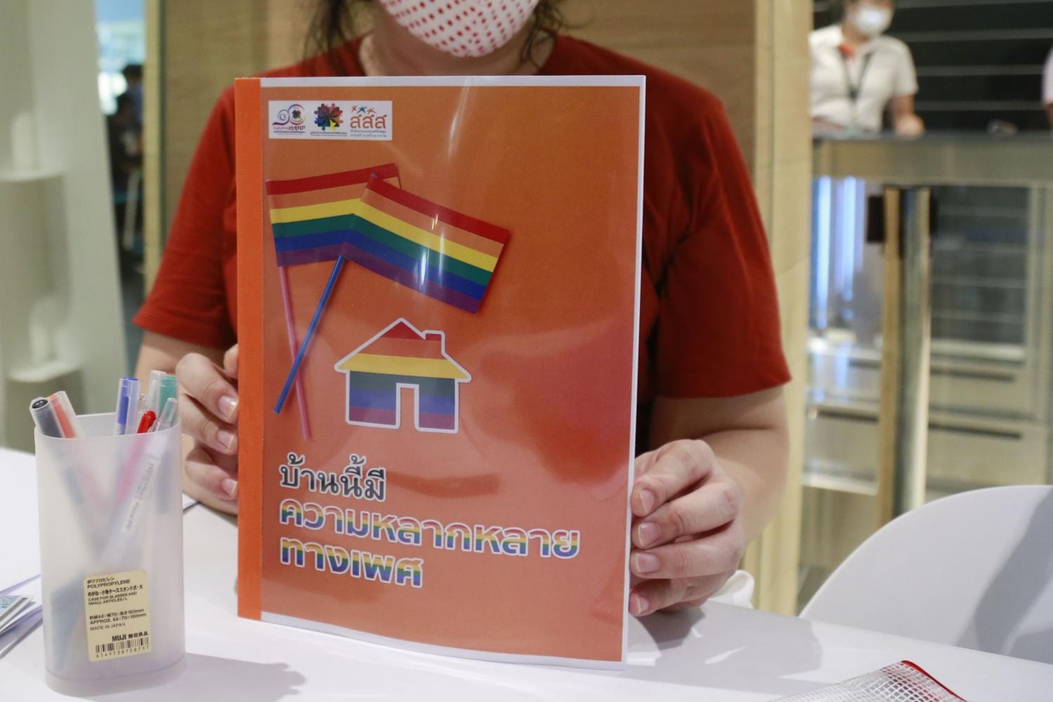 In Thailand is de eerste handleiding gepubliceerd om LGBT-kinderen en hun ouders naderbij te staan