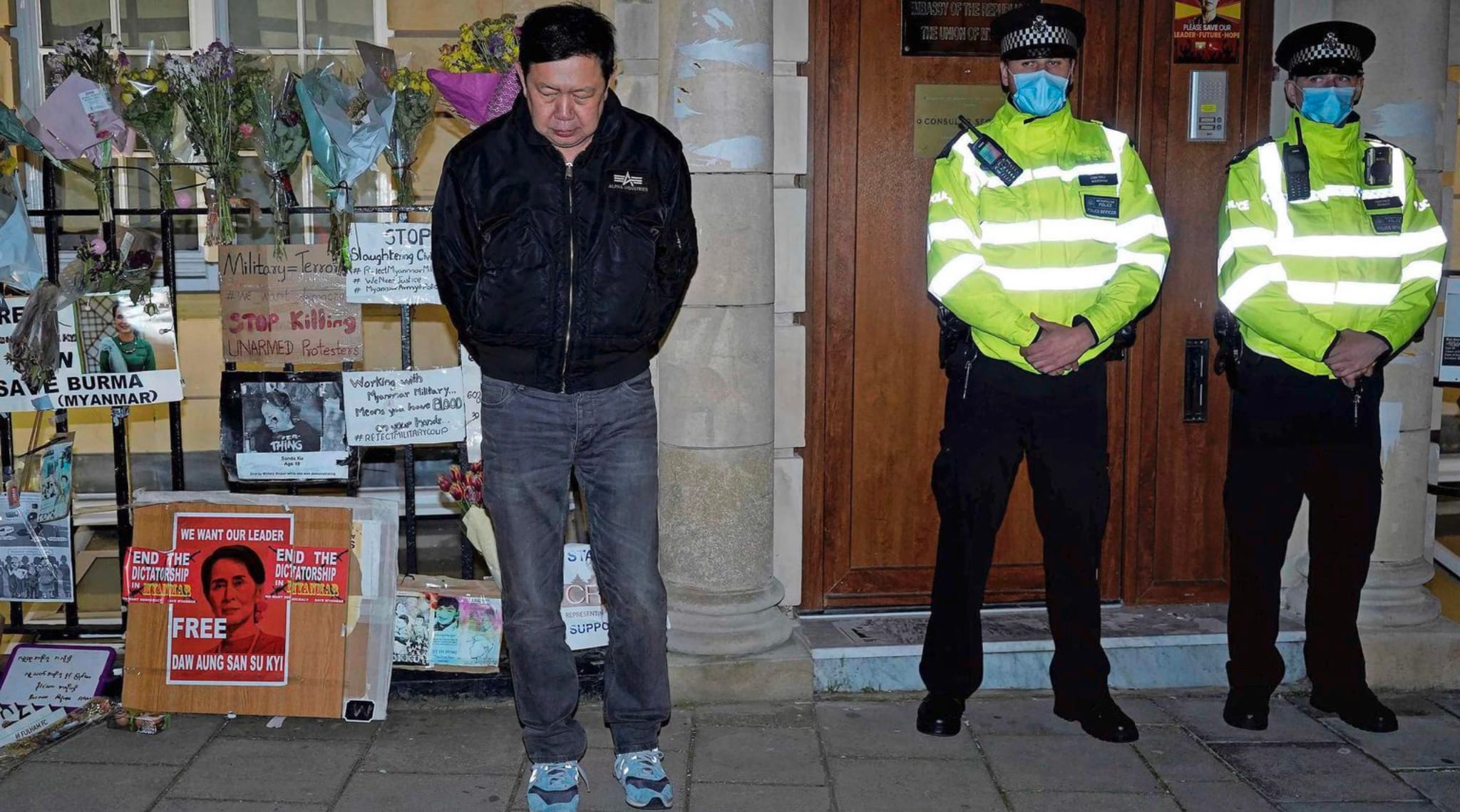 Coup in het hart van Londen, Ambassadeur Myanmar uit het ambassadegebouw gezet