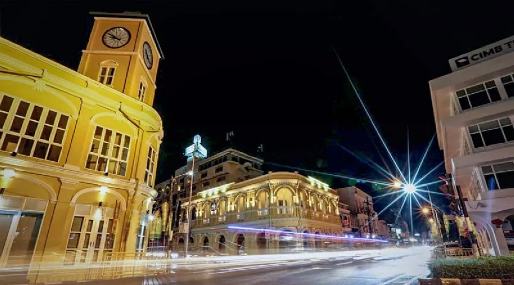 Phuket heeft een avondklok ingesteld 