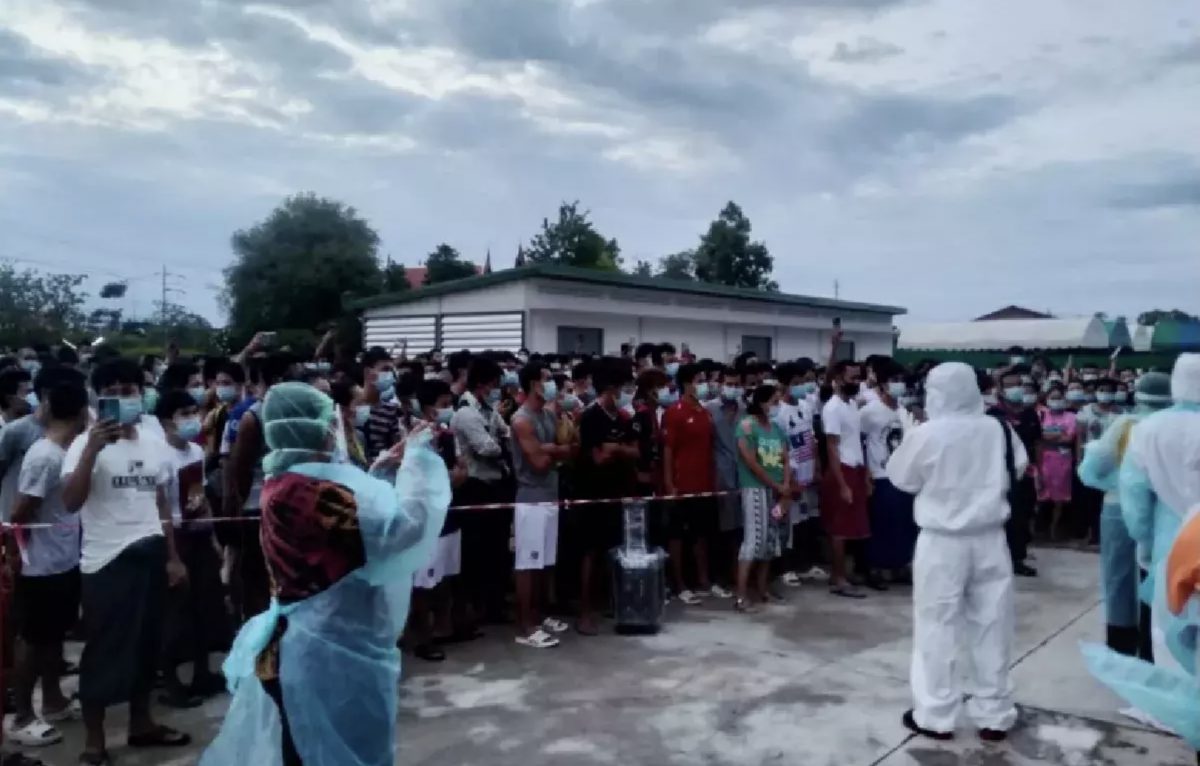 Veiligheidstroepen ingezet nadat Covid19 patiënten tijdens een stroomstoring in Phetchaburi probeerden het veldhospitaal te ontvluchten