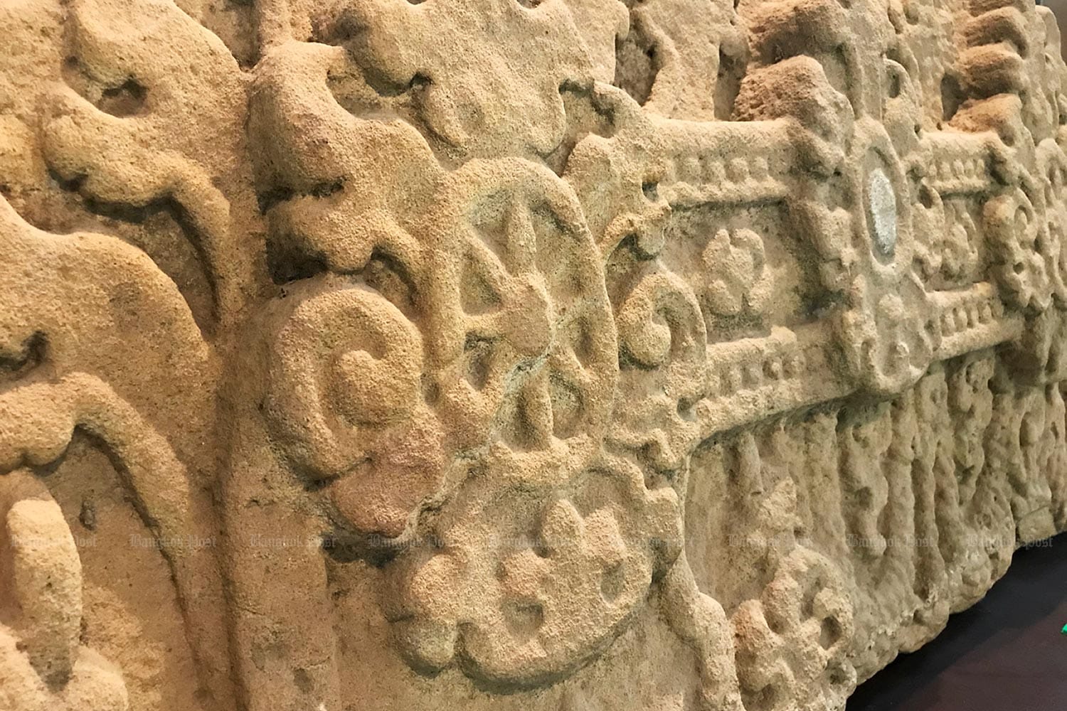 Uit Thailand ontvreemde archeologische lateien komen vrijdag op vliegveld Suvarnabhumi aan