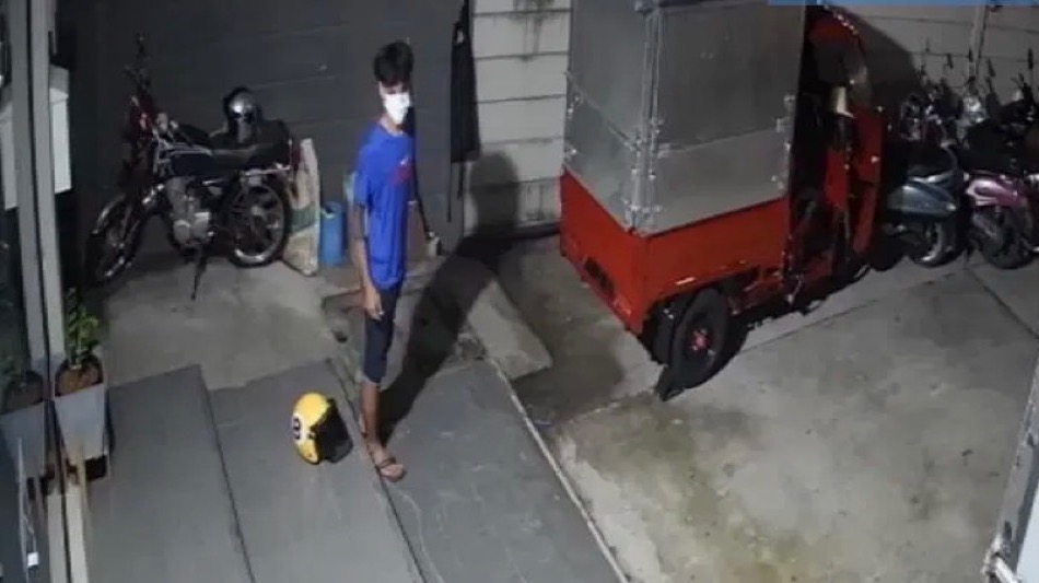VIDEOCLIP | Emotionele eigenaresse van 15 jaar oude in Pattaya gestolen motor vraagt de dieven vriendelijke deze terug te brengen 