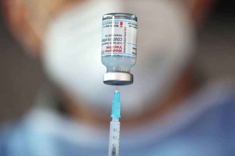 Na registratie is het Moderna-vaccin tegen betaling van 3000 baht voor U in de Thaise particuliere ziekenhuizen verkrijgbaar