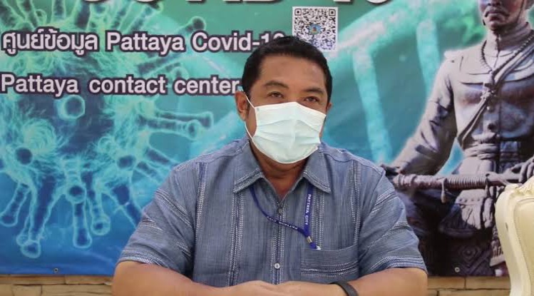 De burgemeester van Pattaya klopt bij het nationaal vaccinatie comité aan voor méér vaccins