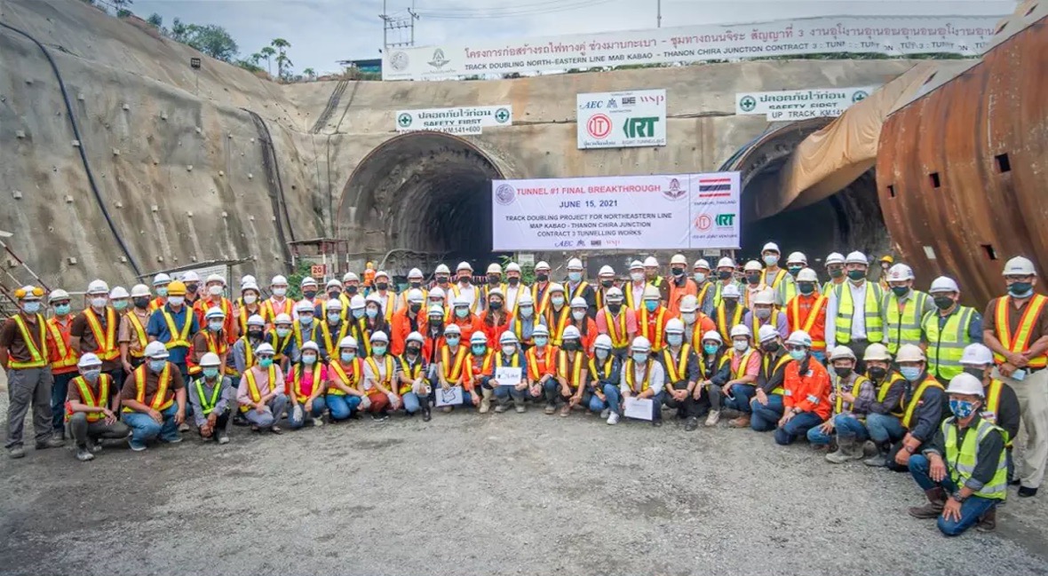 De langste dubbelsporige tunnel in Thailand is voor 80 procent voltooid