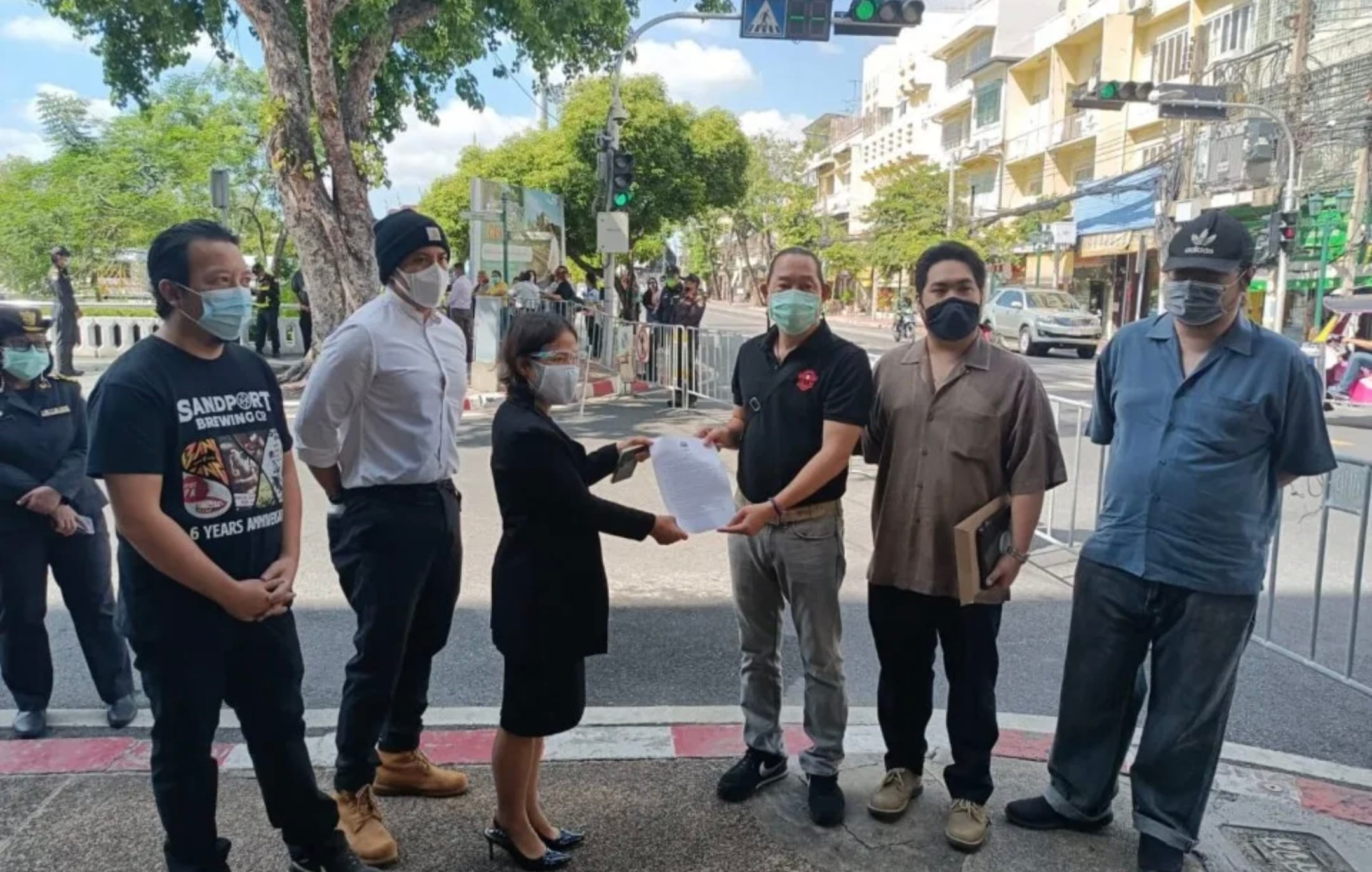 De associatie van Thaise Brouwers dringt er bij de regering op aan het verbod op de verkoop van alcohol in restaurants in te trekken