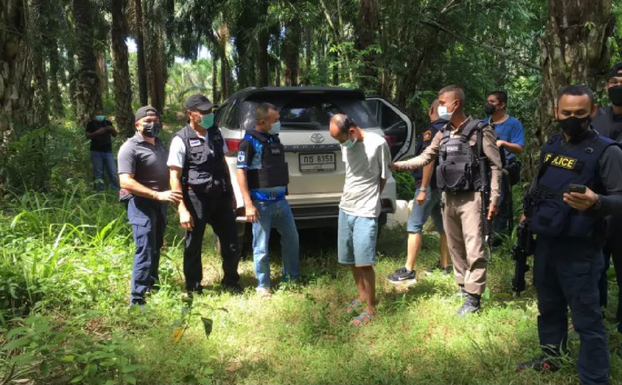 Thaise man haalt op gewelddadige wijze zijn vrouw en zoontje uit een quarantainehotel op Krabi