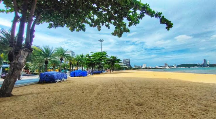 De stranden van Pattaya zijn weer open gegaan maar….. zonder alcohol!