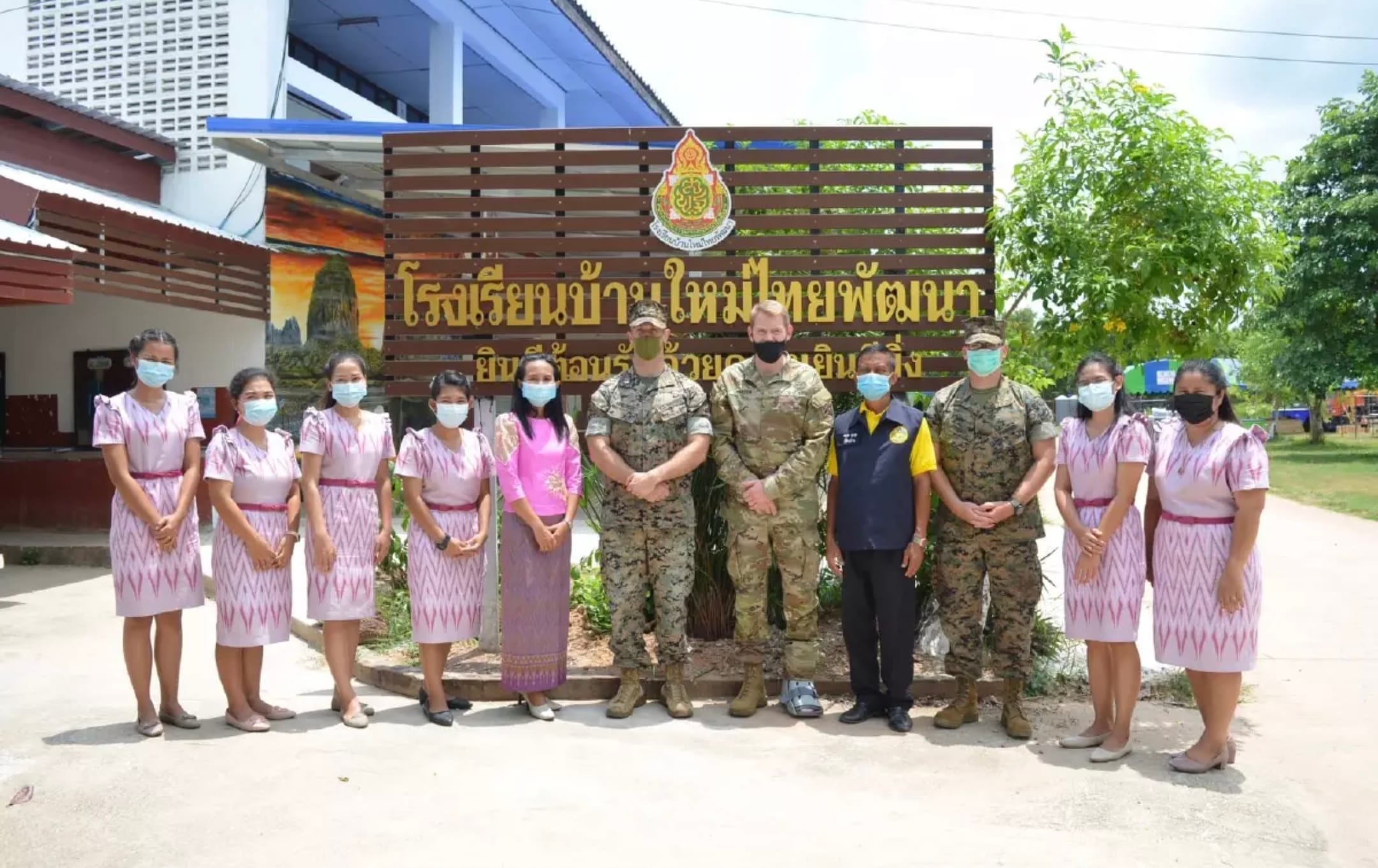 De Cobra Gold-troepen hebben de wapens laten vallen om nieuwe school in de provincie Sa Kaew te bouwen