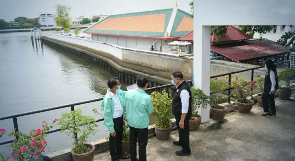 De hoofdstad Bangkok stemt de pompstations af op wateroverlast