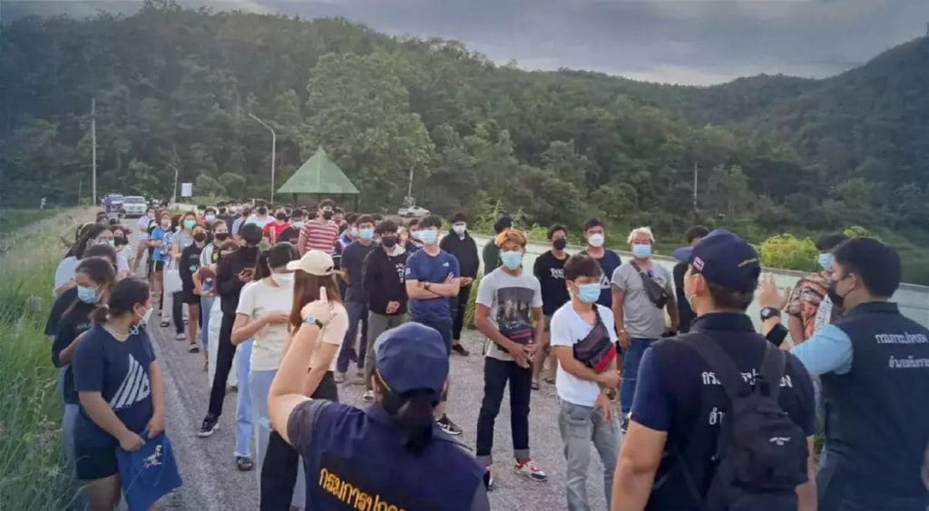 Hangjongeren boven water gehaald na feesten in het stuwmeer van Chiang Mai