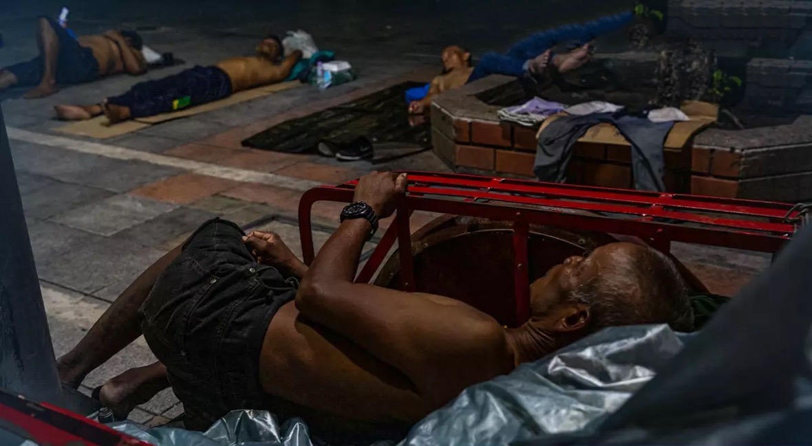 Aan de daklozen in Bangkok is gezegd, kies je plekje en verroer je niet!
