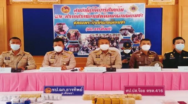 De politie van Surat Thani arresteerde 2 vermoedelijke drugsdealers