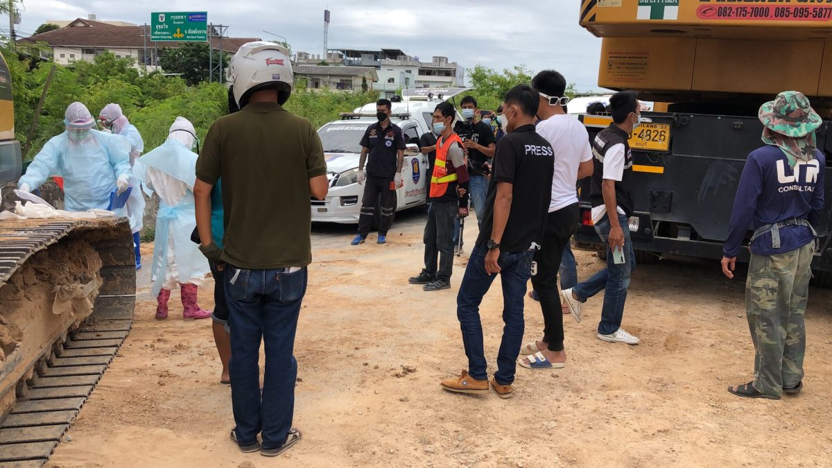 Thaise bouwvakker komt tijdens wegwerkzaamheden langs de spoorlijn van Pattaya te overlijden