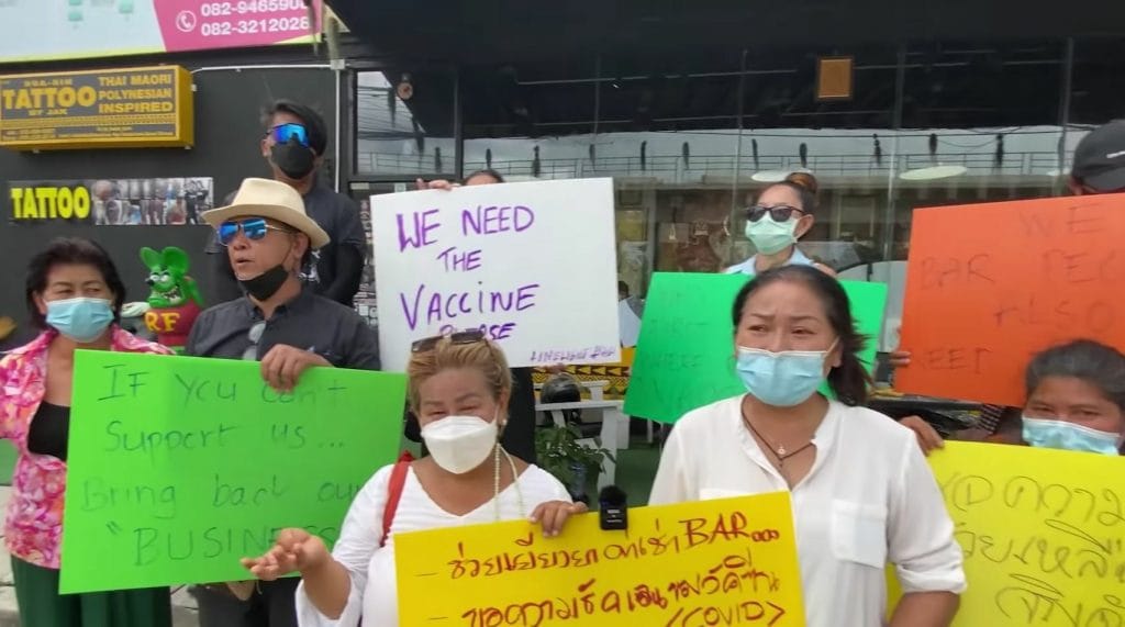 Hua Hin sluit zich aan bij groeiende lijst van barmedewerkers die dringend om hulp vragen