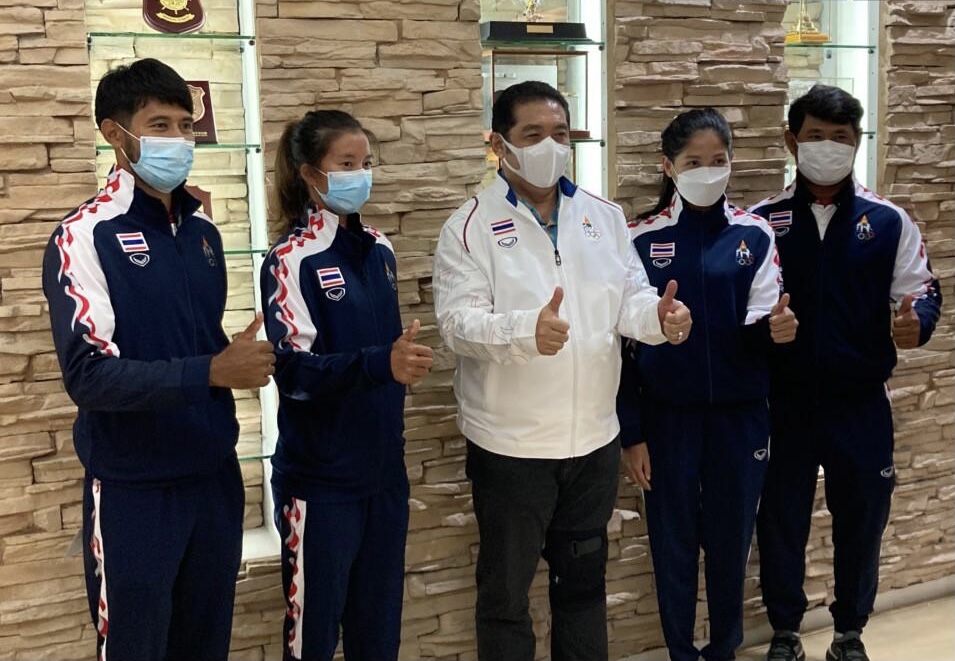De burgemeester van Pattaya wenst Thaise zeilers alle succes toe op Olympische Spelen in Tokio