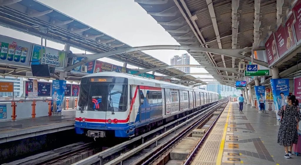 BTS van Bangkok herziet reisschema om te voldoen aan avondklok
