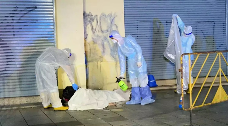 Vier naar verluidt dakloze mannen zijn in de straten van Bangkok dood aangetroffen, vermoedelijk zijn het slachtoffers van het Covid19 virus