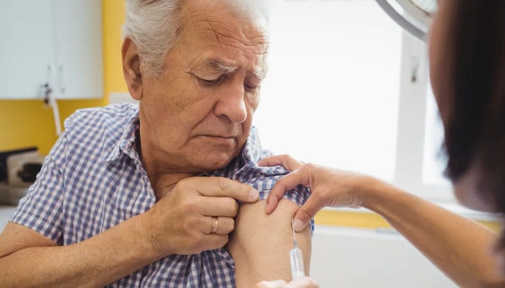 Buitenlandse expats rennen het vuur uit de sloffen om een vaccin te krijgen, helaas voor velen te laat!