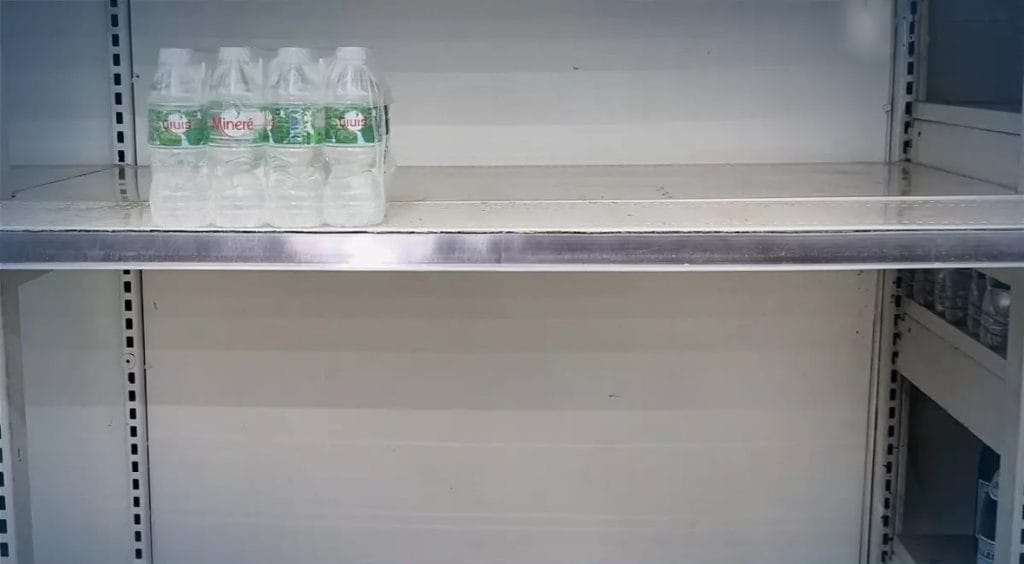 De schappen van de supermarkten in Bangkok raakte leeg zodra de lockdown werd aangekondigd