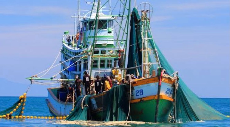 Arbeiders in de Thaise visserij hebben maandelijks loon nodig