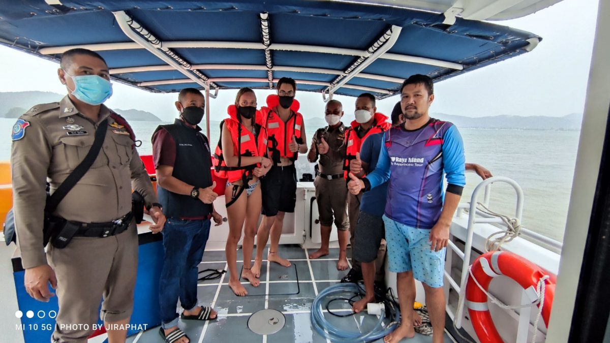 Nederlands echtpaar tijdens het kajakken drie kilometer uit de kust bij een eiland in Phuket gered