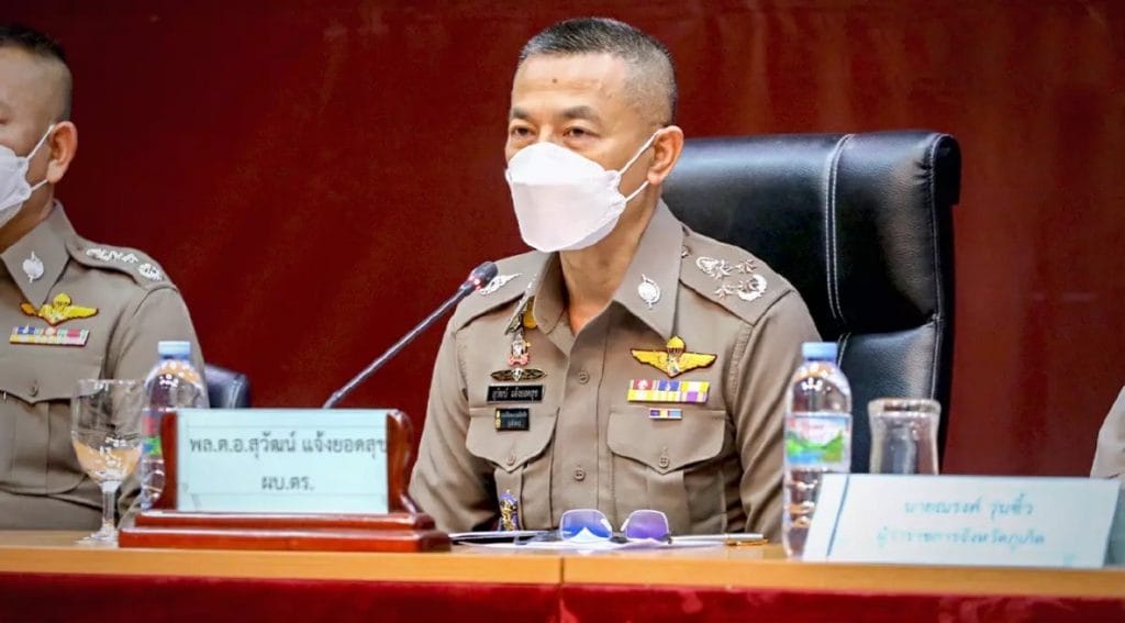 Hier een beknopt verslag van de persconferentie van de hoofdcommissaris van de Nationale Thaise Politie inzake de moord op de Zwitserse toeriste