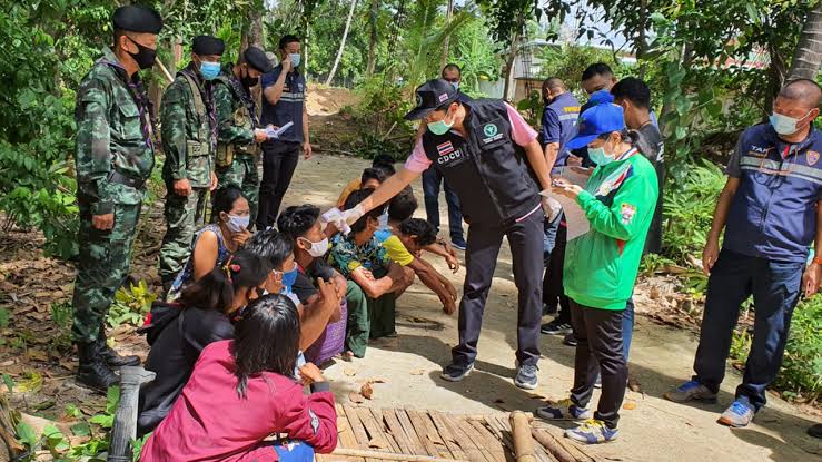 Thaise politie pakt 43 mensen in de Prachuap Khiri Khan wegens overtreding van het nooddecreet
