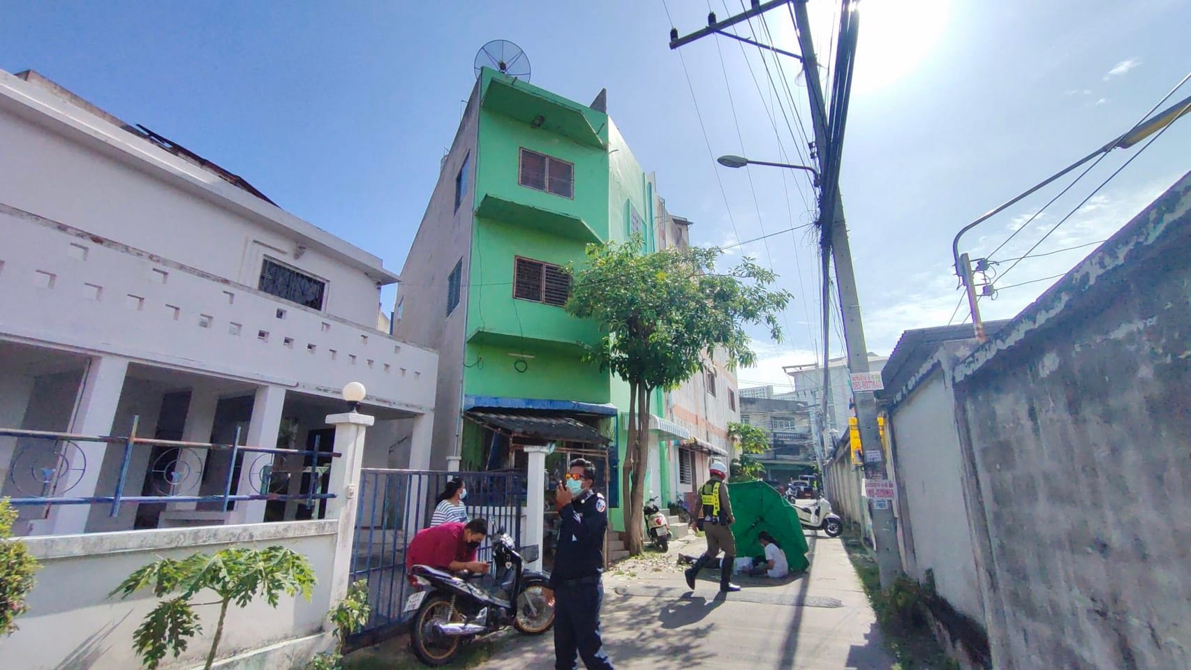 Man in Pattaya overleeft val vanaf het dak van een 4 etages tellend gebouw