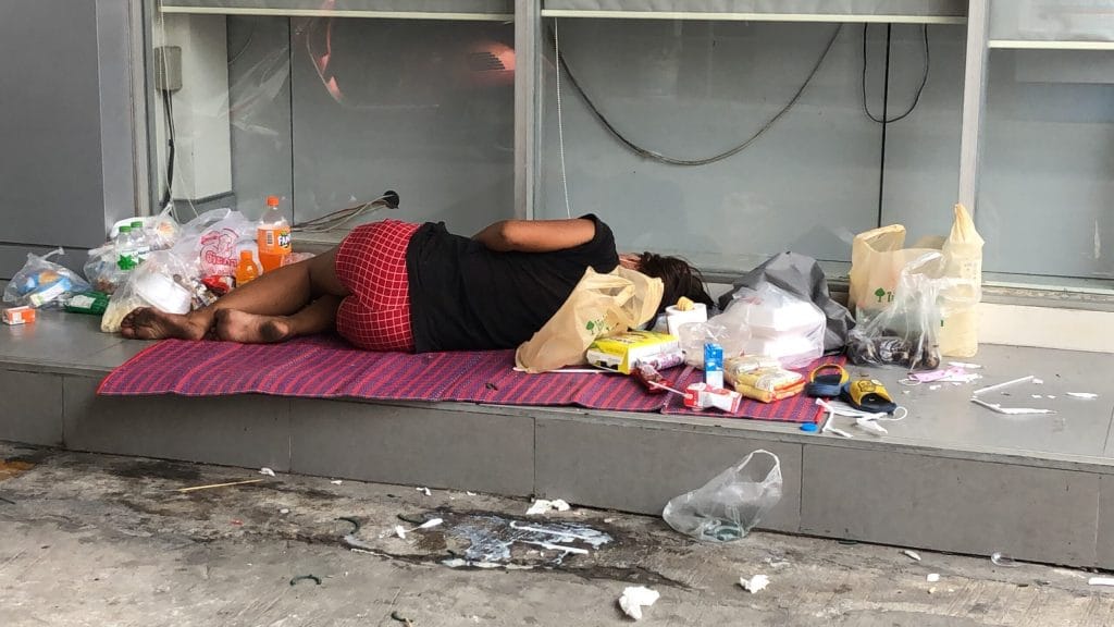 Inwoners van Pattaya dringen er bij de autoriteiten op aan meer te doen om de groeiende dakloze bevolking in de stad te helpen