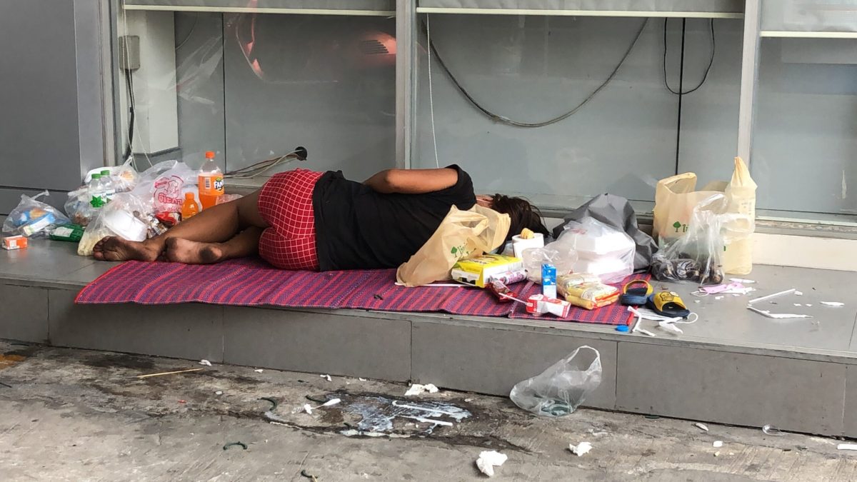 Inwoners van Pattaya dringen er bij de autoriteiten op aan meer te doen om de groeiende dakloze bevolking in de stad te helpen