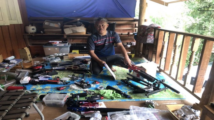 Thaise politie arresteerde wederom een wapenhandelaar die op internet zijn handel aan de man bracht
