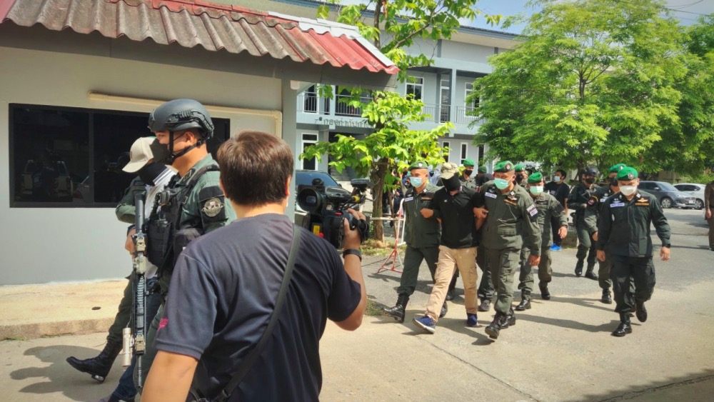 Arrestatiebevelen uitgevaardigd tegen de politieagenten van Nakhon Sawan, vier zitten al in hechtenis