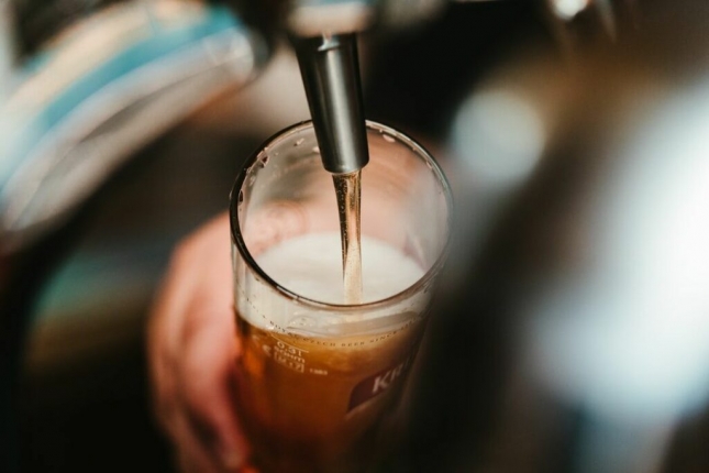 Phuket verbiedt wéér de verkoop van alcohol in restaurants