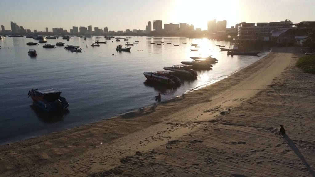 VIDEO | De lokale Pattaya-rockband “Landing Lights” brengt hommage aan Pattaya uit met nieuwe spotify-tracks