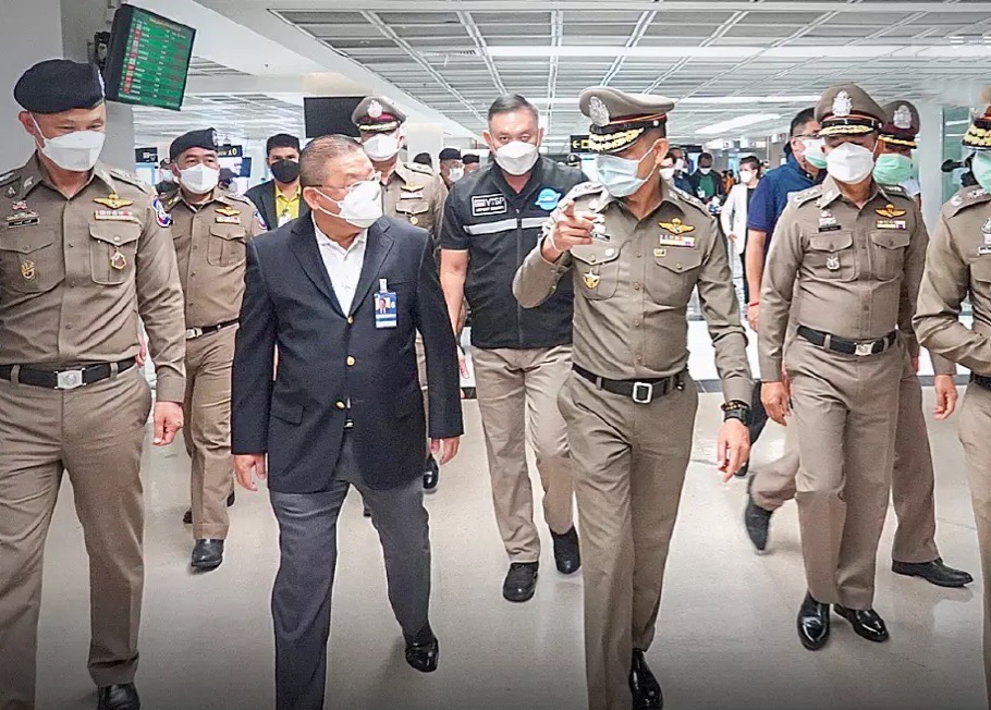 Covid19 infecties op Phuket stijgende, generaal Surachet Hakparn alias “Big Joke” reist af naar Phuket, mogelijk worden de lockdown-maatregelen aldaar verlengd