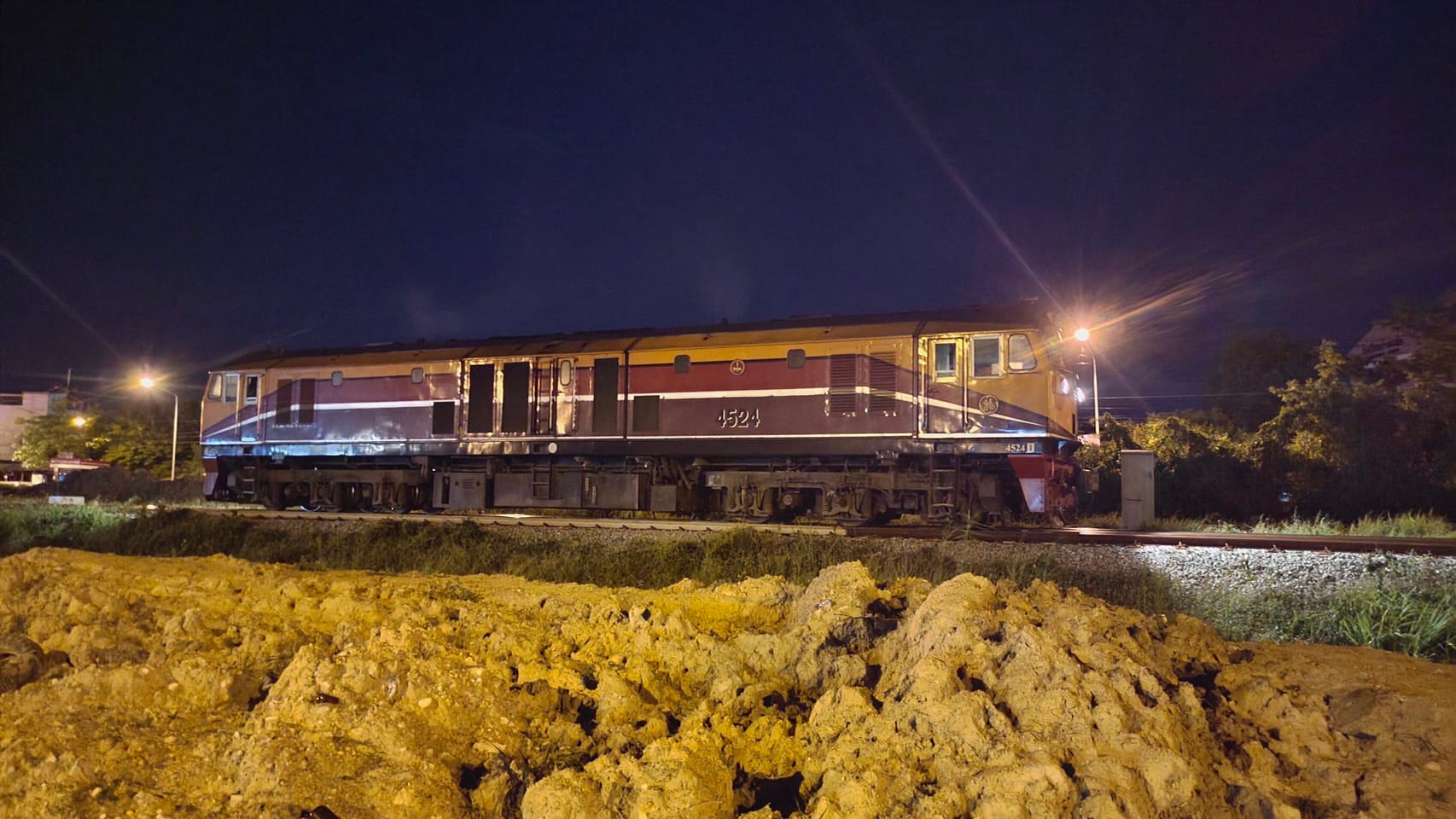 Thaise Youtuber overleden na aanrijding met trein op spoorlijn Pattaya
