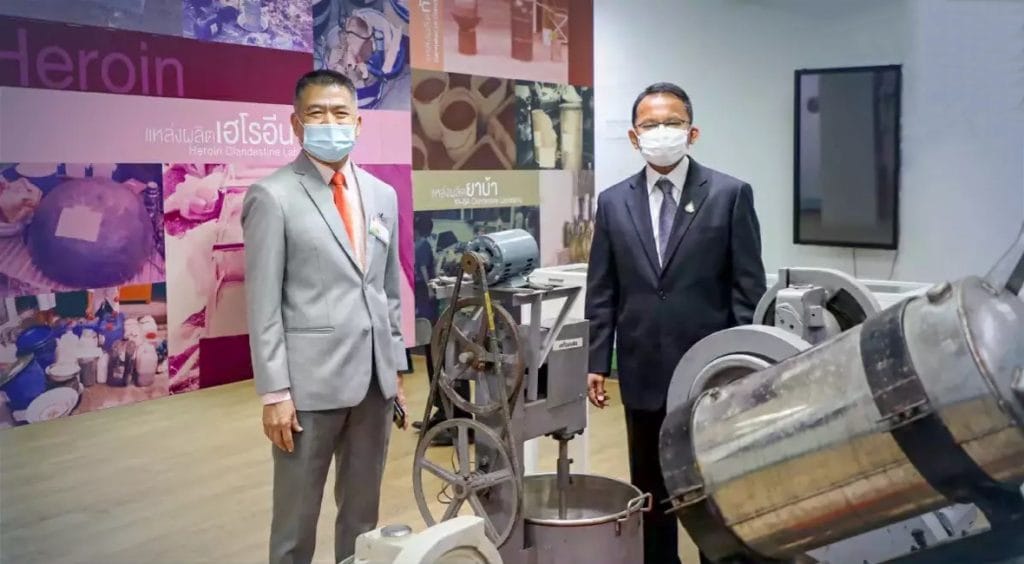 Ministerie van Justitie haast de productie van het Thaise kruid Fah Talai Jone om de symptomen van Covid te behandelen
